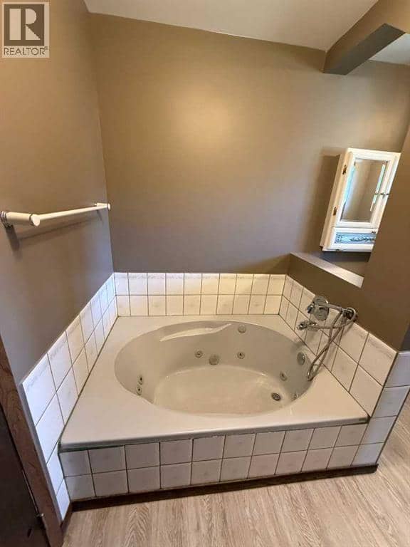 5417 52 Avenue — photo 14 of 40