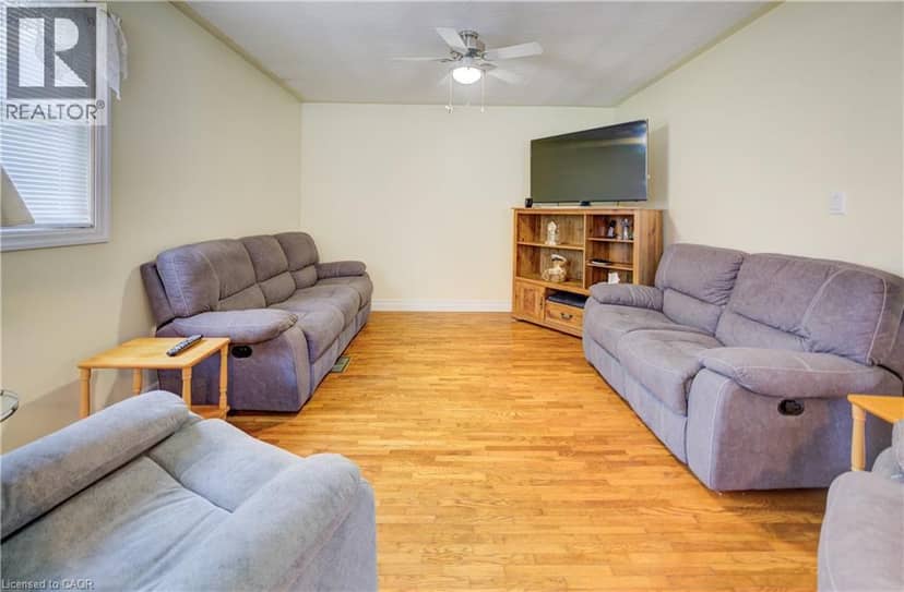 254 WELLINGTON Street W — photo 13 of 39