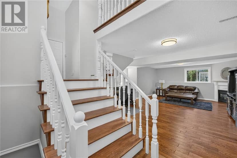 10 GREENWICH Court — photo 11 of 40