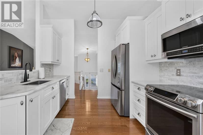 10 GREENWICH Court — photo 13 of 40