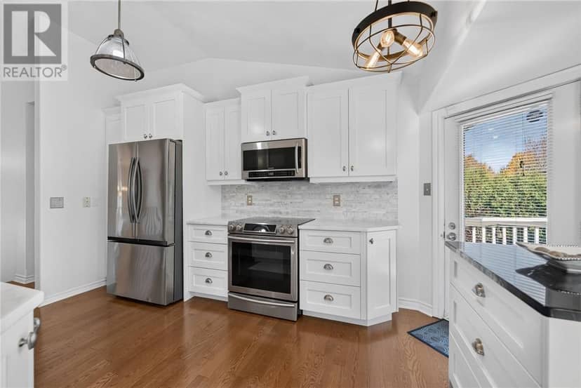 10 GREENWICH Court — photo 21 of 40