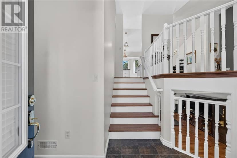 10 GREENWICH Court — photo 9 of 40
