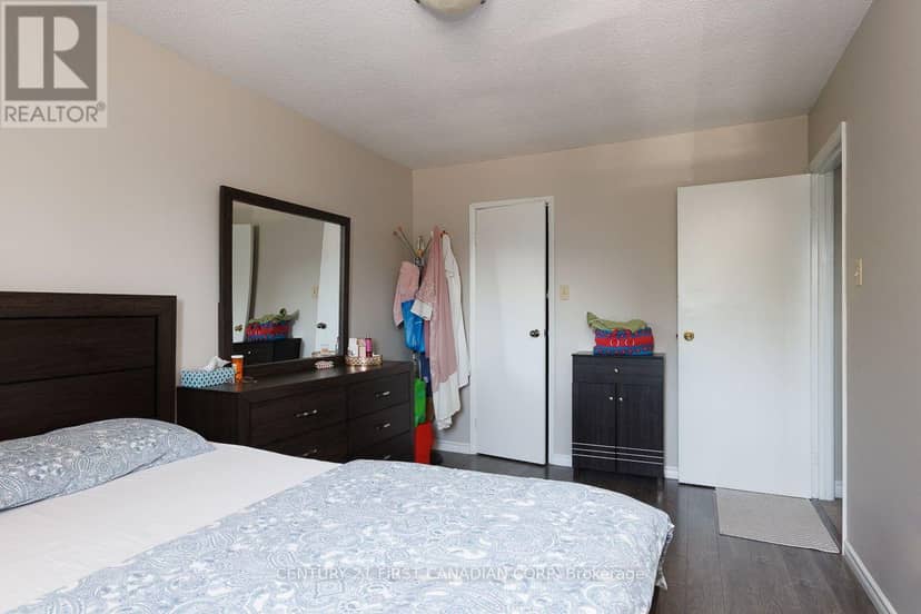 122 - 70 Fiddlers Green Road — photo 15 of 20