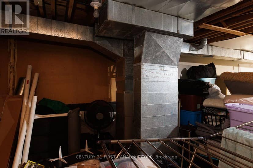 122 - 70 Fiddlers Green Road — photo 18 of 20