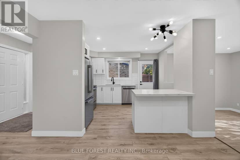1048 Mahogany Road — photo 9 of 40