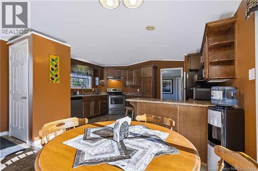 34 Wendy Crescent — photo 12 of 35