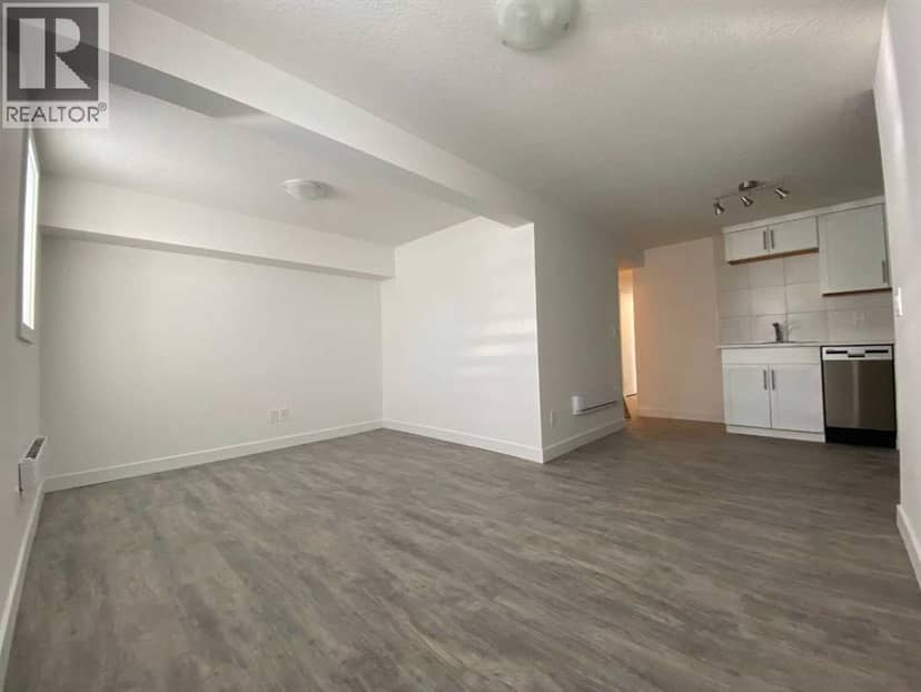 2826 43 Street SW — photo 21 of 36