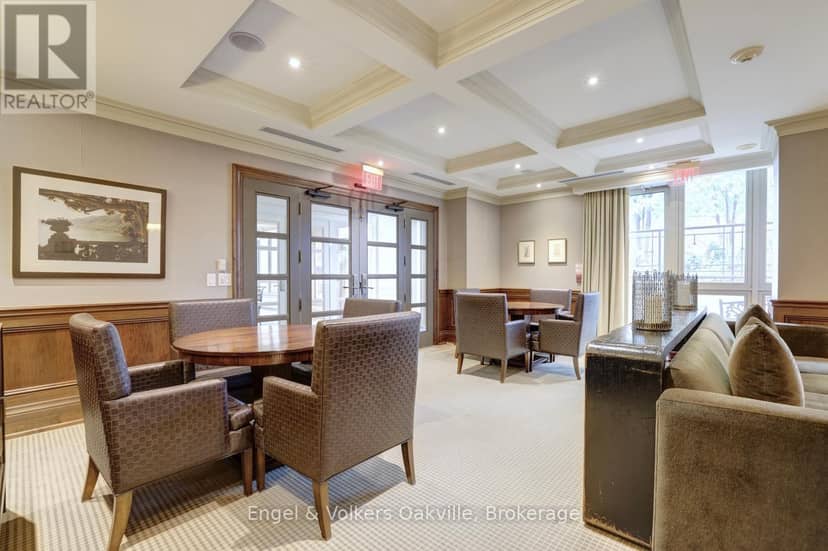 305 - 111 Forsythe Street — photo 13 of 40