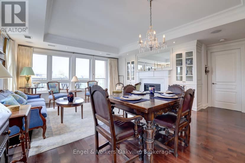 305 - 111 Forsythe Street — photo 25 of 40