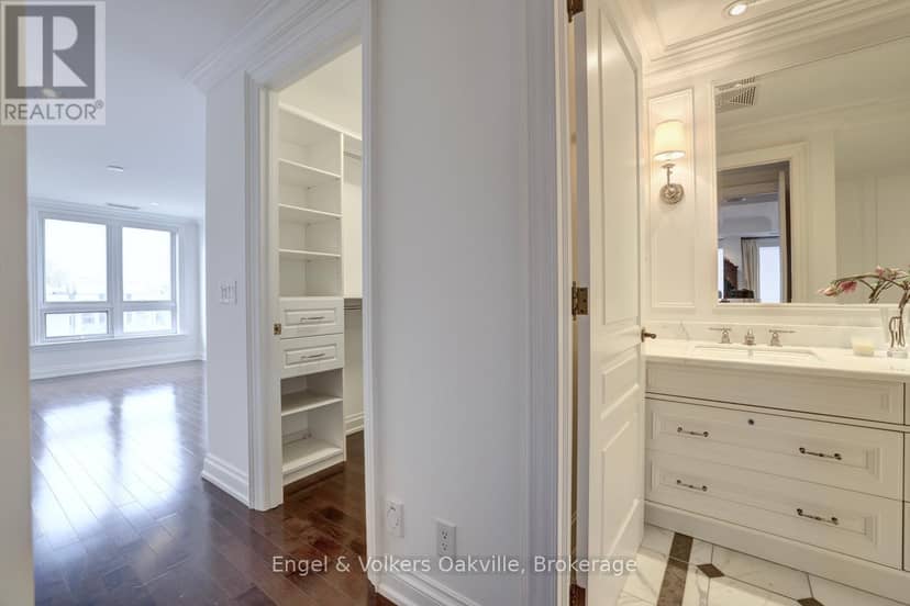 305 - 111 Forsythe Street — photo 32 of 40