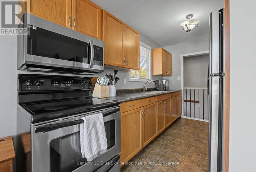 691 Robarts Avenue — photo 20 of 40