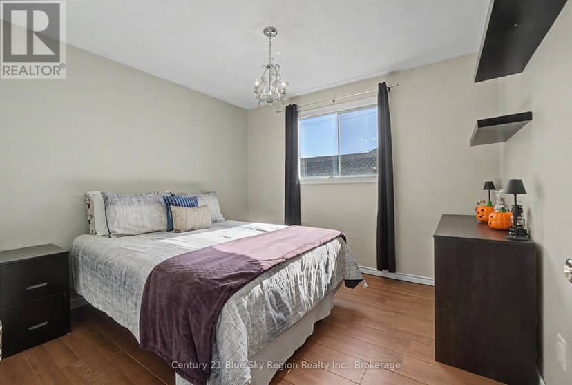 691 Robarts Avenue — photo 32 of 40