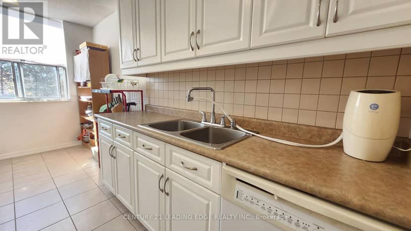 311 - 205 Hilda Avenue — photo 10 of 21