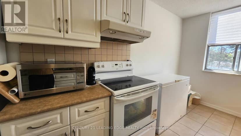 311 - 205 Hilda Avenue — photo 11 of 21