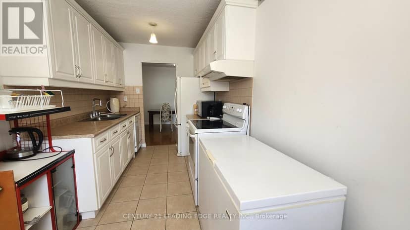 311 - 205 Hilda Avenue — photo 12 of 21