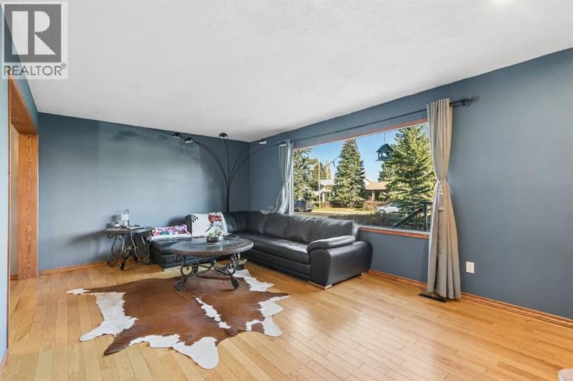 201 2 Street NW, Diamond Valley, photo 8