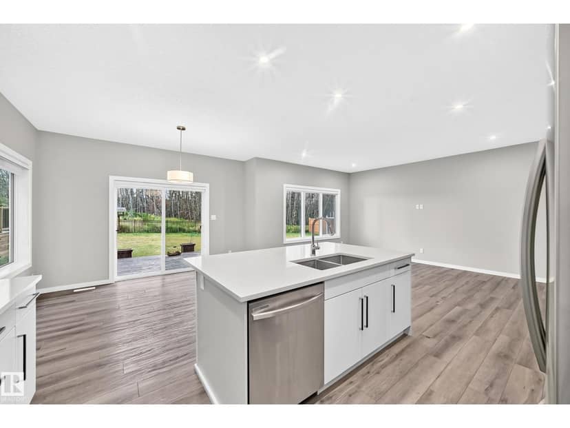 315 35 AV NW — photo 10 of 34