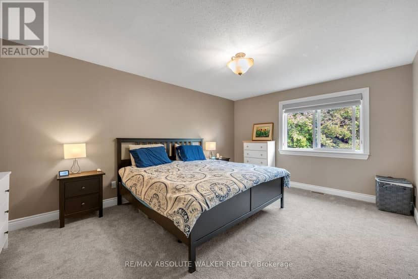 54 Castle Glen Crescent — photo 17 of 37