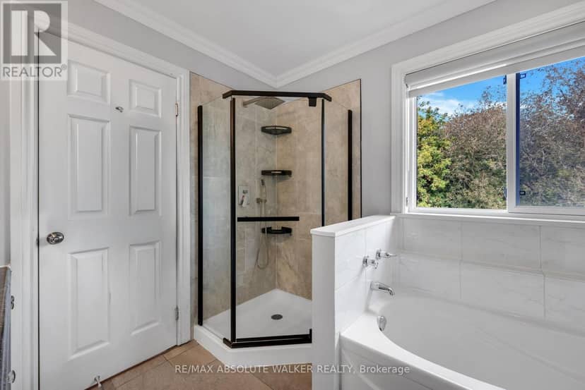 54 Castle Glen Crescent — photo 19 of 37