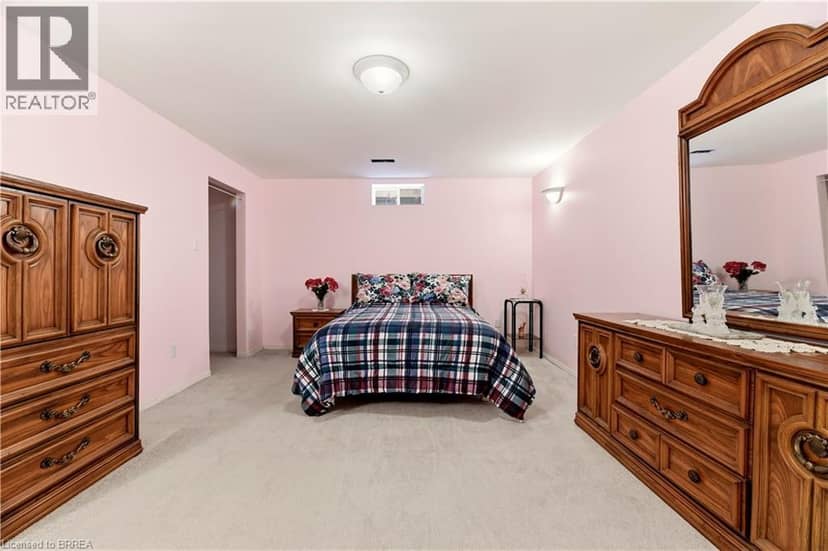 1030 COLBORNE Street E Unit# 19 — photo 17 of 26