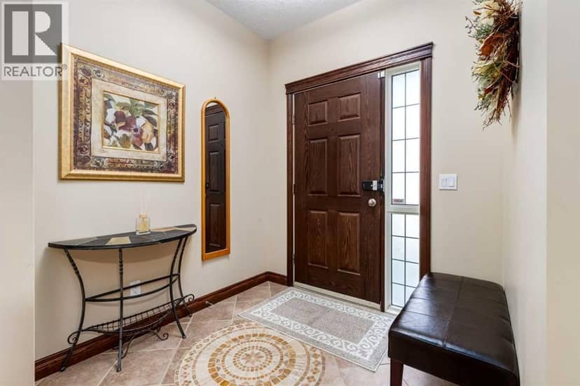 43 Cougar Plateau Circle SW, Calgary, photo 2