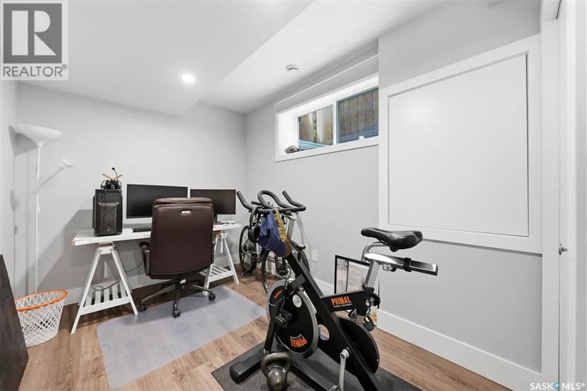 1513 Prince Of Wales AVENUE — photo 30 of 40