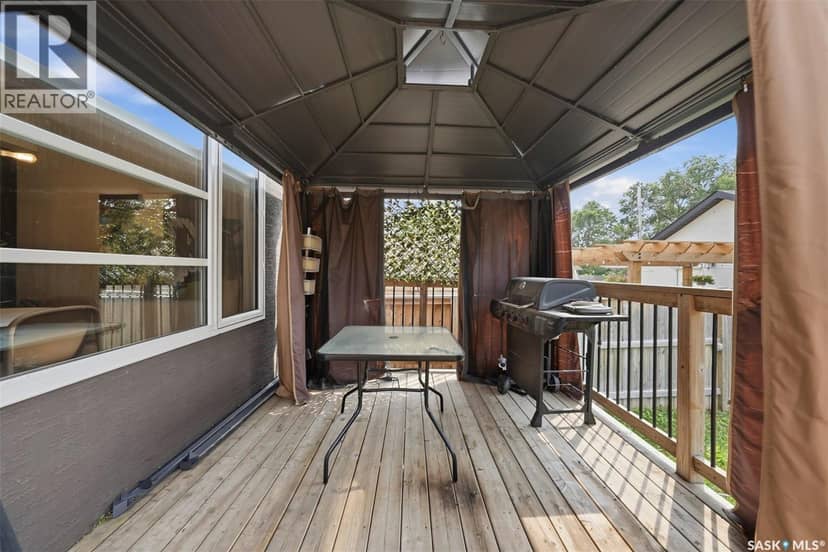 1513 Prince Of Wales AVENUE — photo 36 of 40