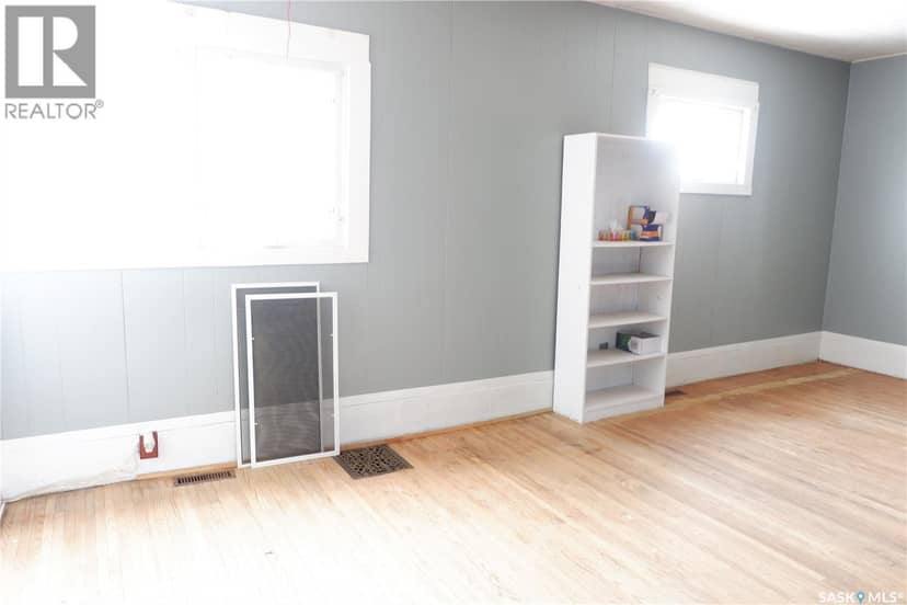 405 4th AVENUE E — photo 9 of 28