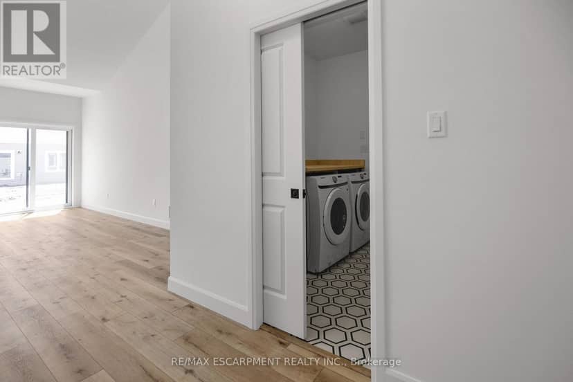 26 Beachwalk Crescent — photo 21 of 40