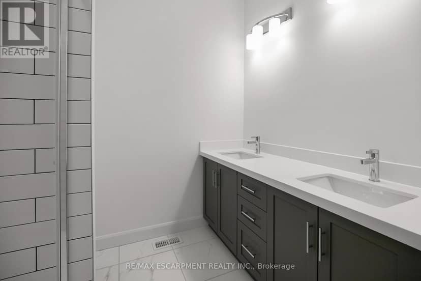 26 Beachwalk Crescent — photo 25 of 40
