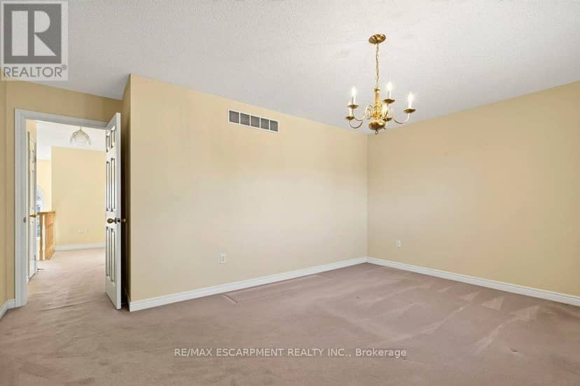13 Chianti Crescent — photo 18 of 31
