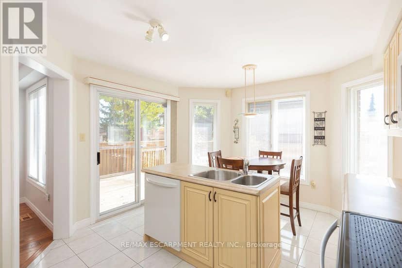 7 Falconridge Drive — photo 11 of 38