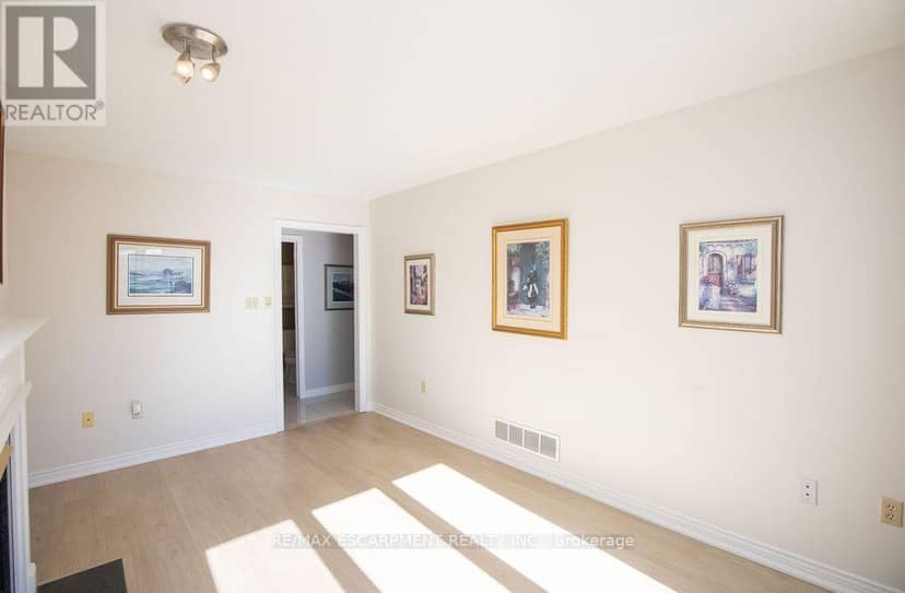 7 Falconridge Drive — photo 16 of 38