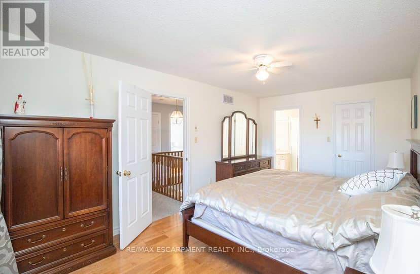 7 Falconridge Drive — photo 20 of 38
