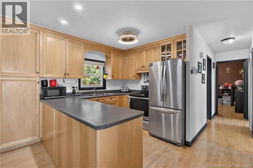 317 Montgomery Avenue, Riverview, photo 2