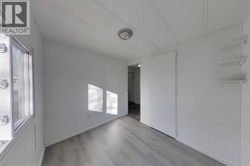 301 8 Street SW — photo 10 of 29