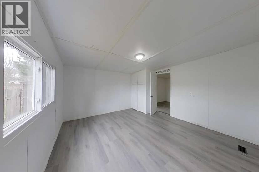 301 8 Street SW — photo 17 of 29