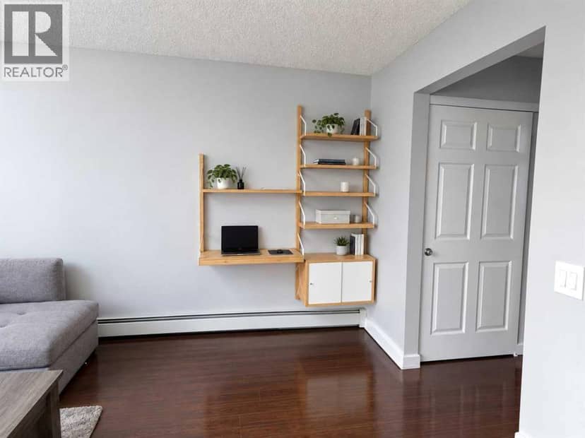301, 4619 73 Street NW, Calgary, photo 2