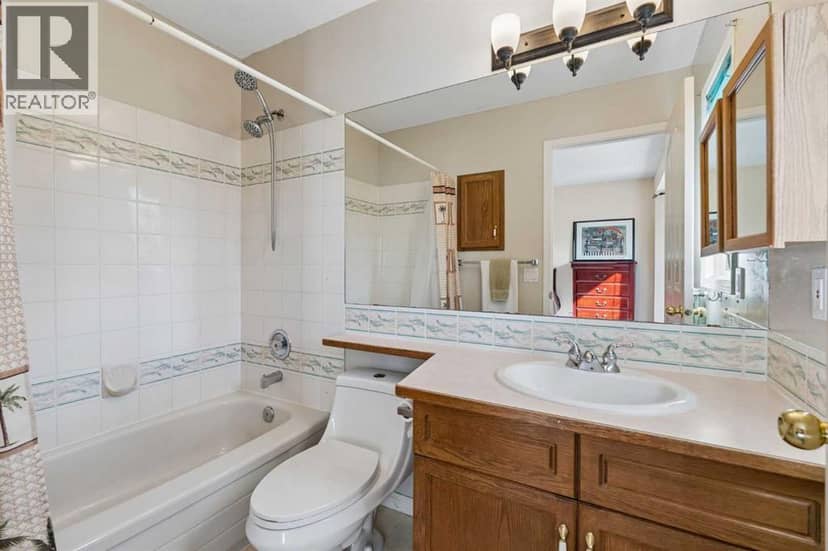 525 Shawinigan Drive SW — photo 18 of 27