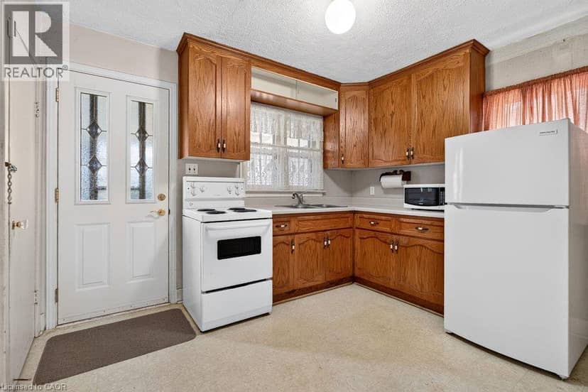 340 BARTON Street, Stoney Creek, photo 5