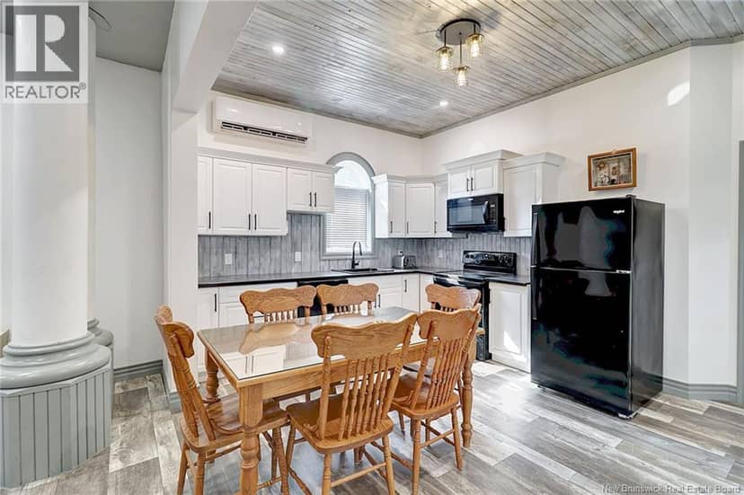 48 King Street — photo 26 of 40