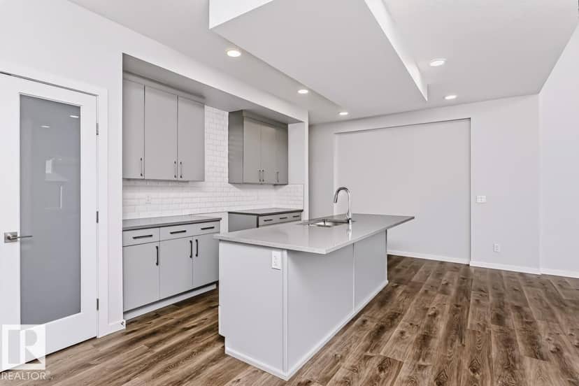 46 Chartres CL — photo 9 of 26