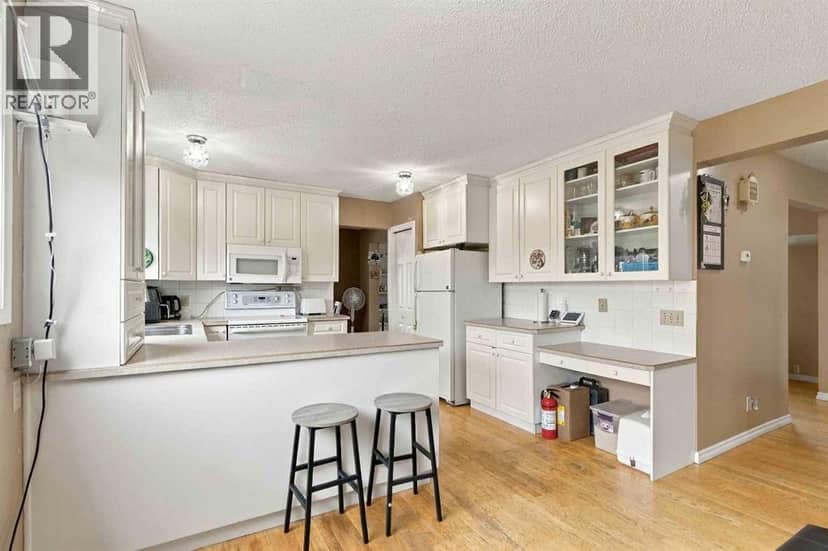 133 Beaumont Crescent — photo 11 of 37