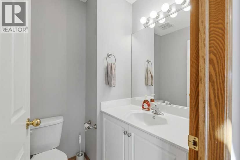 128 Douglas Ridge Close SE — photo 17 of 40
