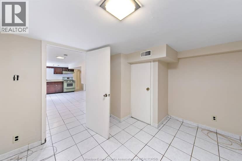 906 Elsmere — photo 27 of 39