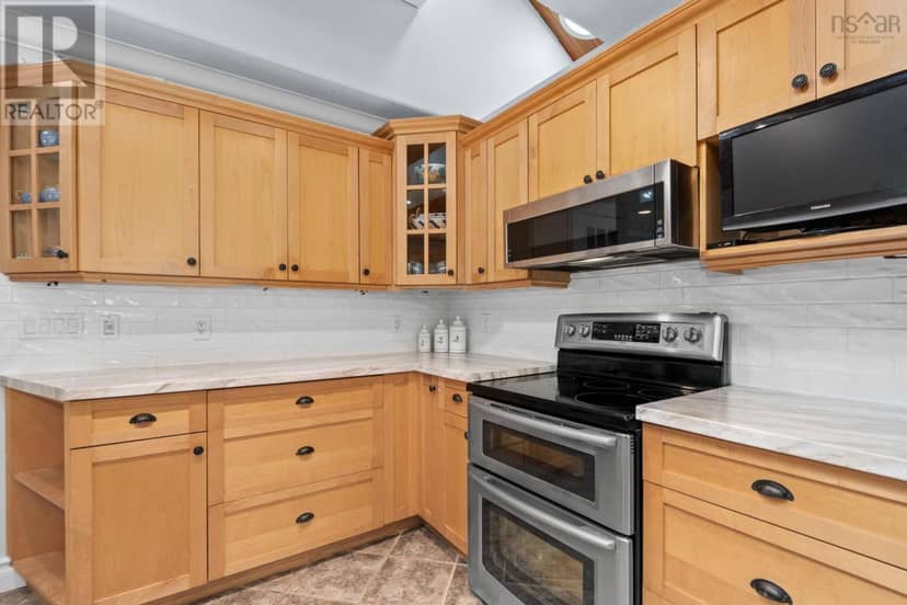 6 Spruce Lane — photo 12 of 40