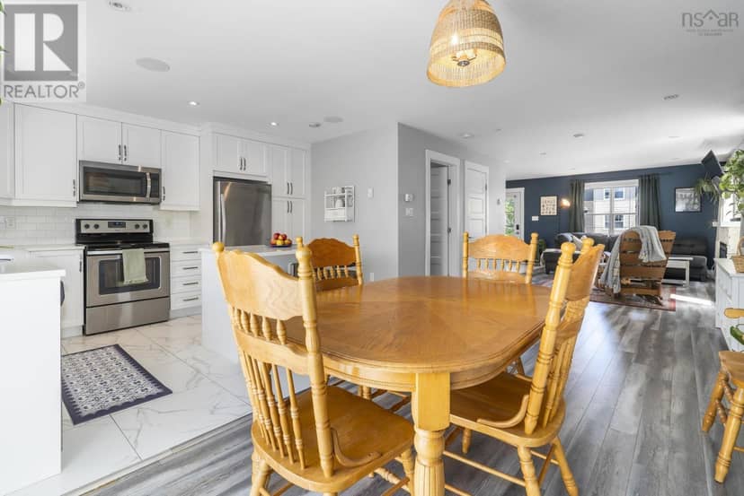 151 Mica Crescent — photo 3 of 40