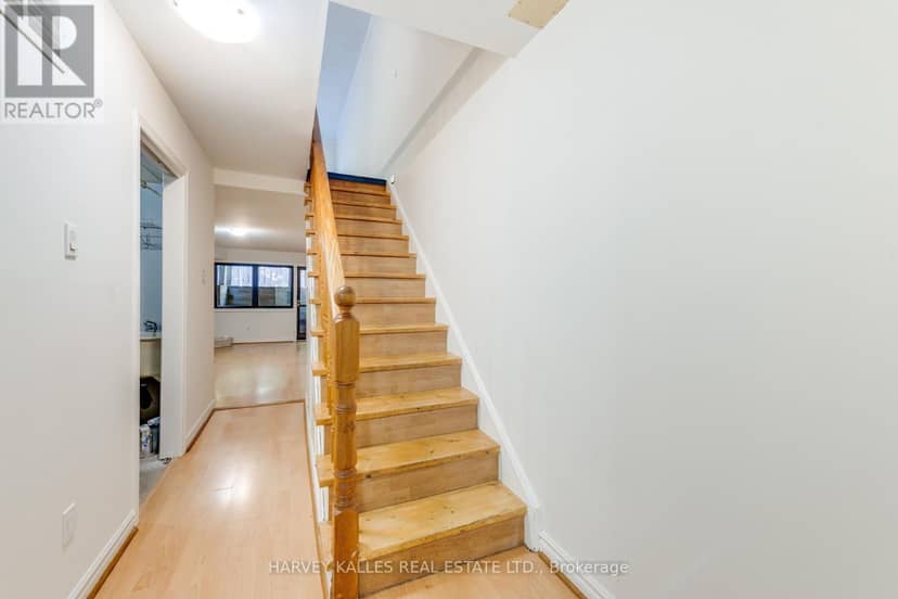 16 St. James Court — photo 24 of 39