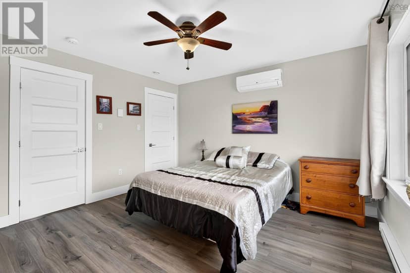 185 Titanium Crescent — photo 14 of 38