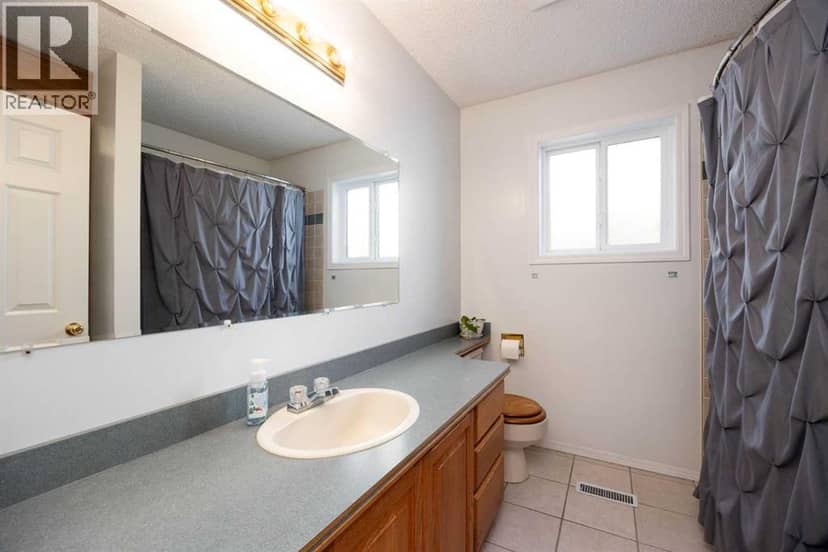 222 Berens Place — photo 16 of 40